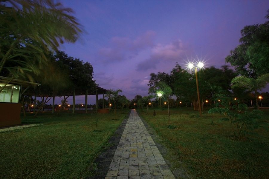Grand Ayur Island Hotel Perumbalam Exterior photo