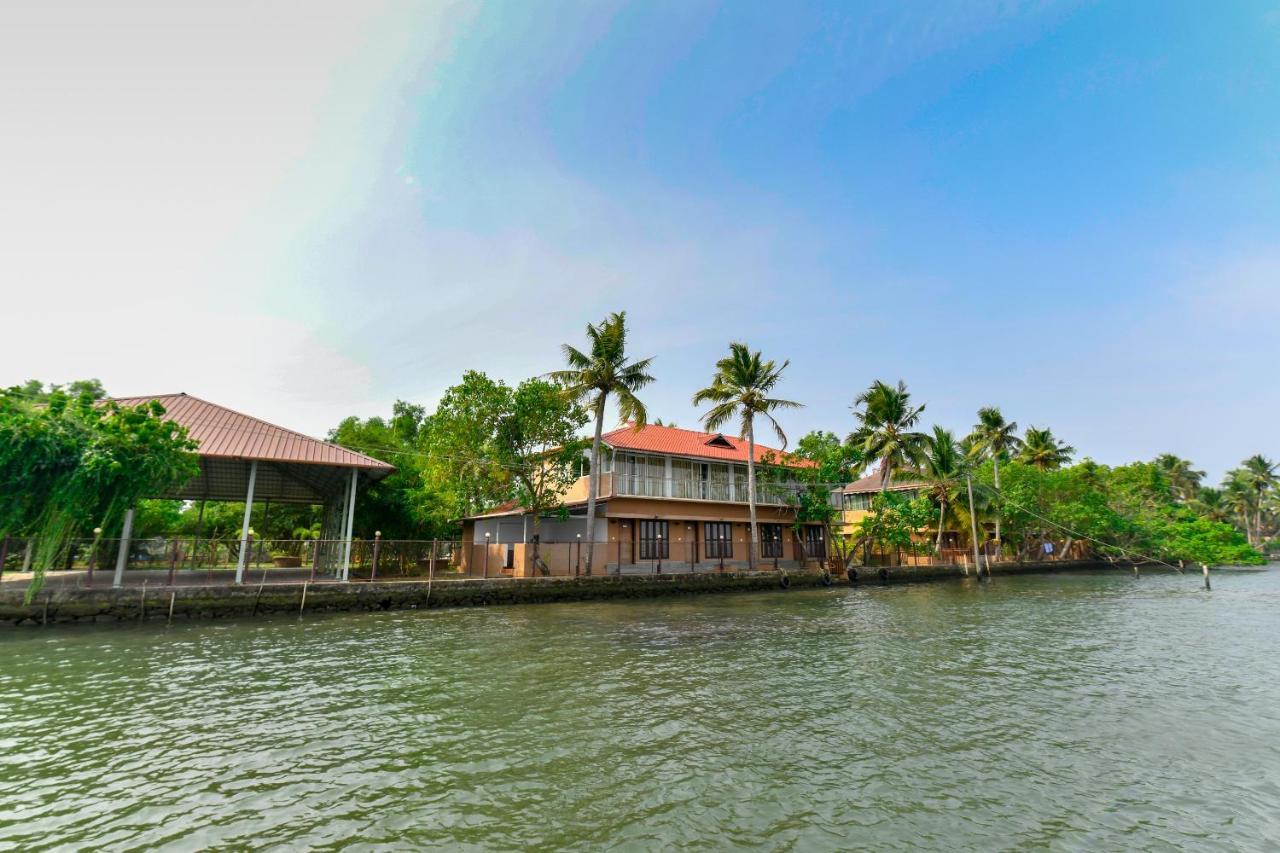Grand Ayur Island Hotel Perumbalam Exterior photo