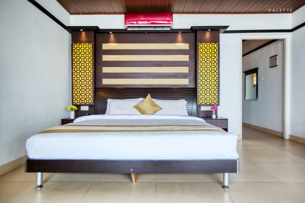 Grand Ayur Island Hotel Perumbalam Exterior photo