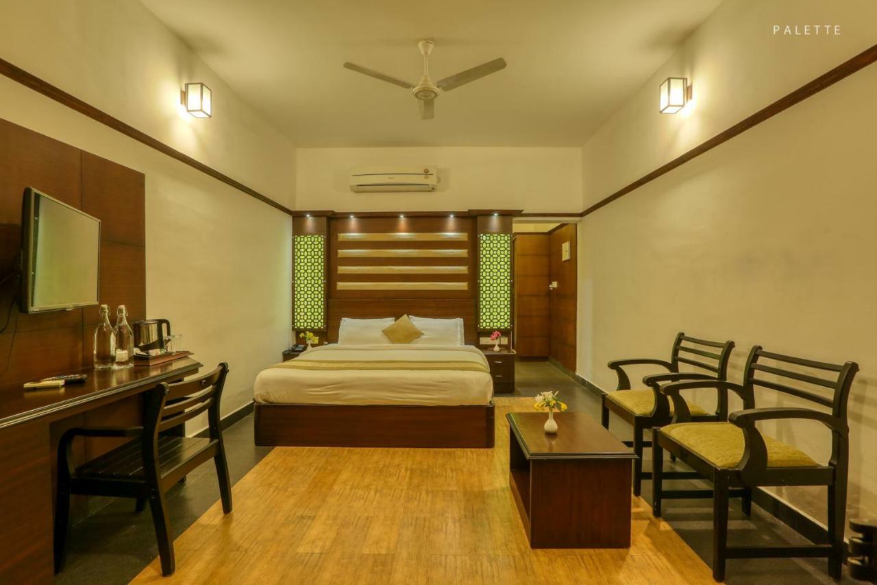 Grand Ayur Island Hotel Perumbalam Exterior photo