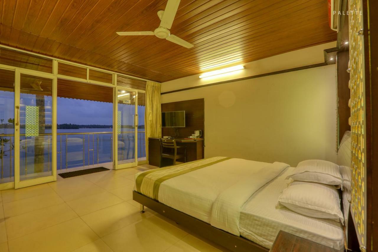 Grand Ayur Island Hotel Perumbalam Exterior photo