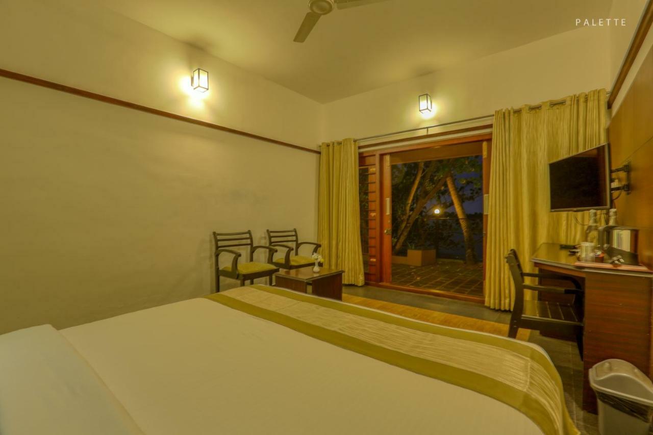 Grand Ayur Island Hotel Perumbalam Exterior photo