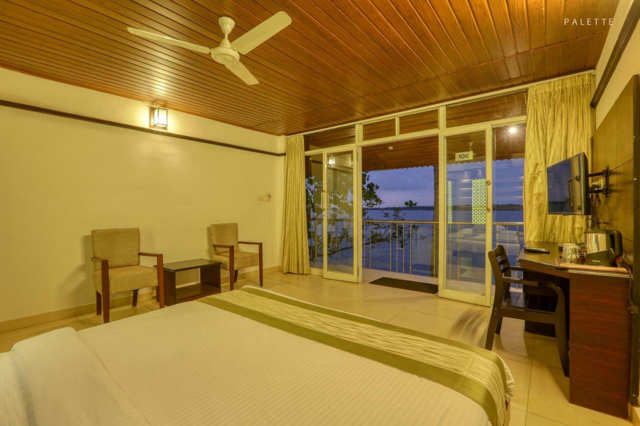 Grand Ayur Island Hotel Perumbalam Exterior photo